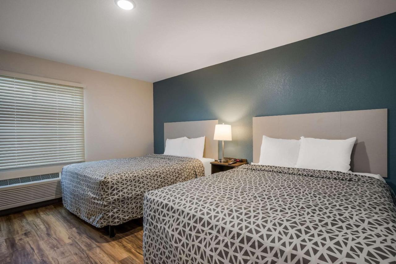 Woodspring Suites Milwaukee - Menomonee Falls Exterior photo