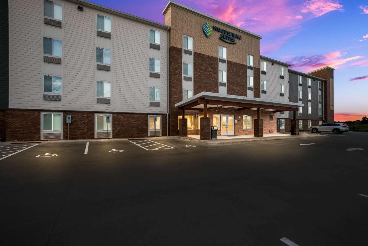Woodspring Suites Milwaukee - Menomonee Falls Exterior photo