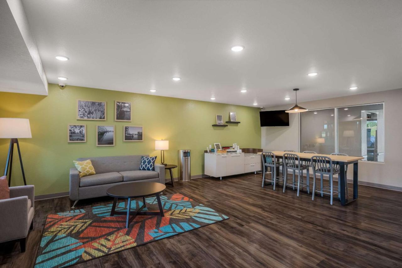 Woodspring Suites Milwaukee - Menomonee Falls Exterior photo