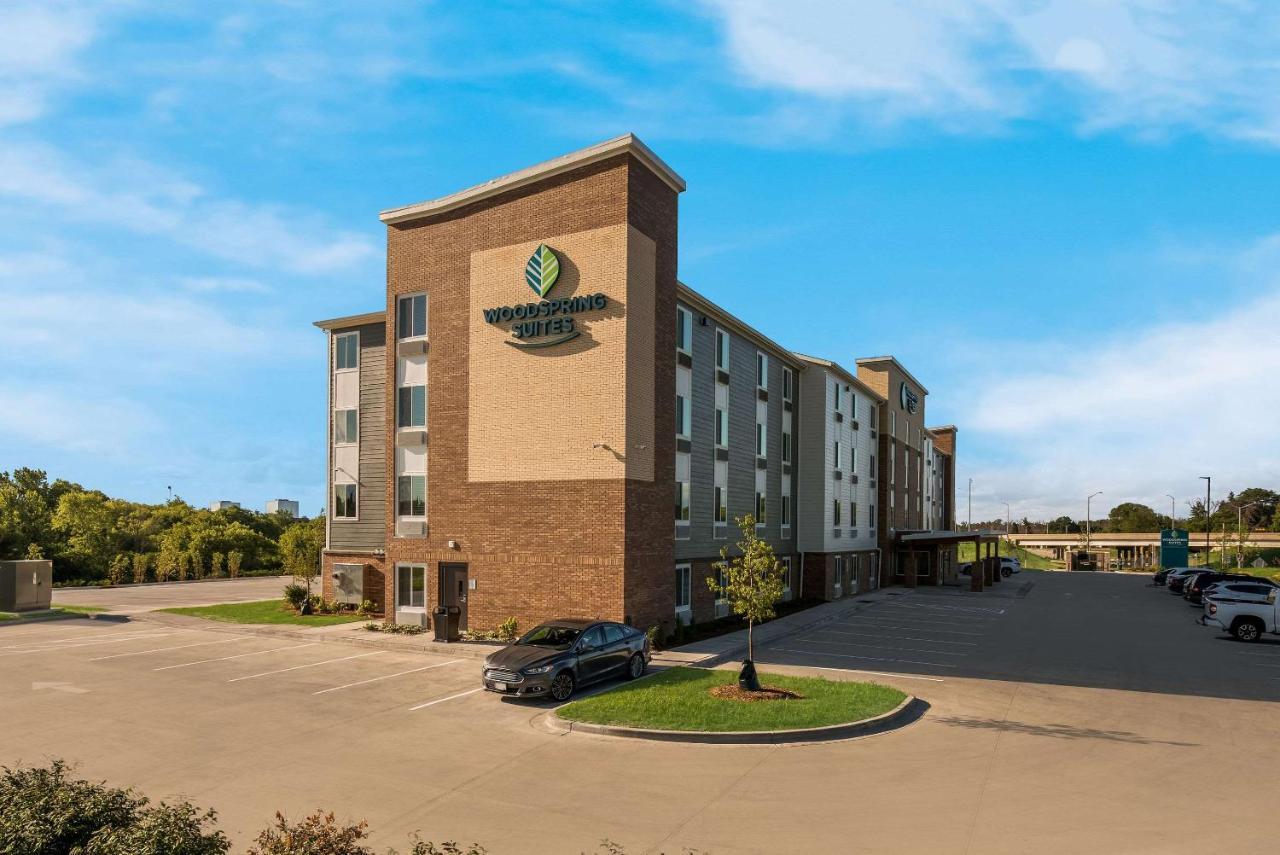 Woodspring Suites Milwaukee - Menomonee Falls Exterior photo