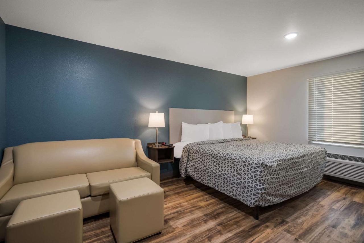 Woodspring Suites Milwaukee - Menomonee Falls Exterior photo